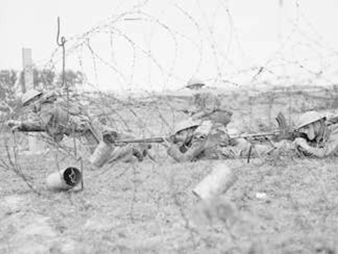 barbed wire defences and soldiers copyright Imperial War Museum